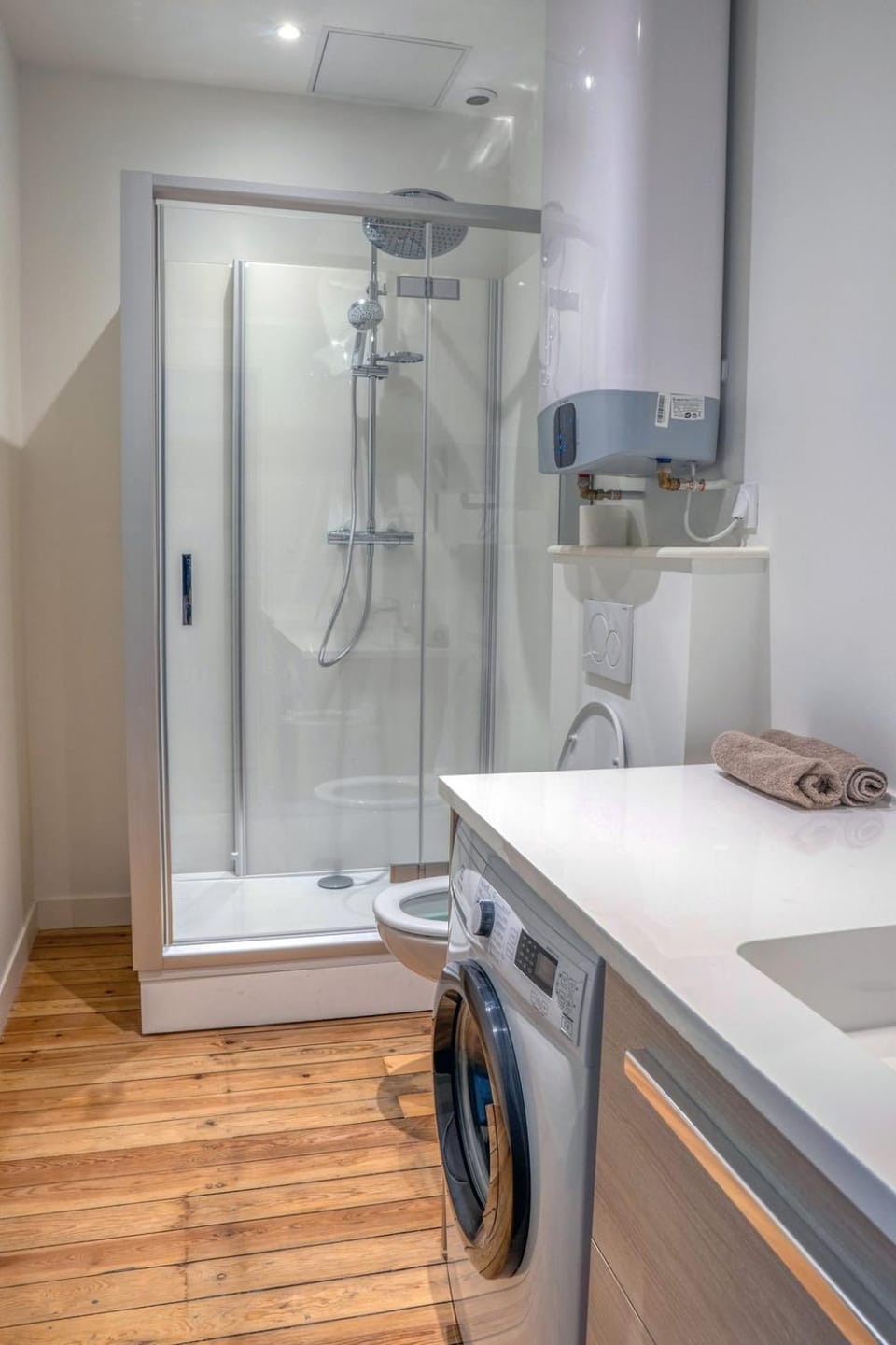 Shower, Bathroom, towels, washing machine