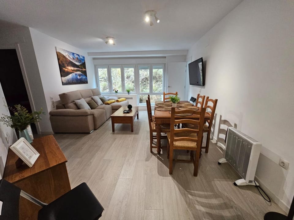 TV and multimedia, Living room, Dining area