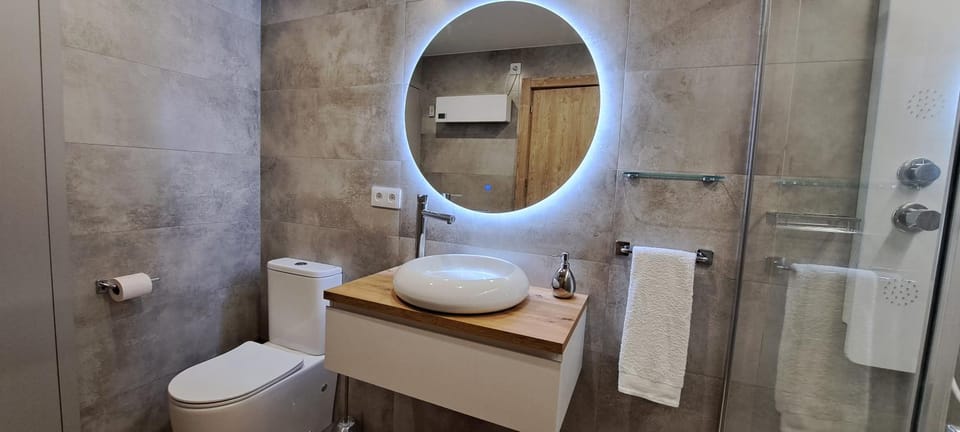 Toilet, Bathroom, towels