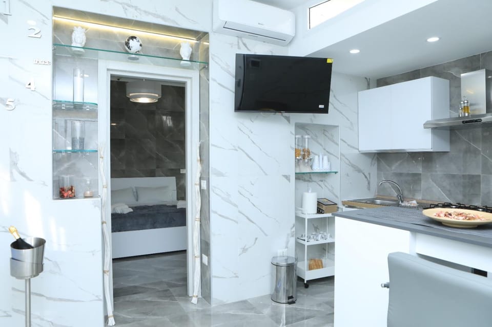 TV and multimedia, Kitchen or kitchenette