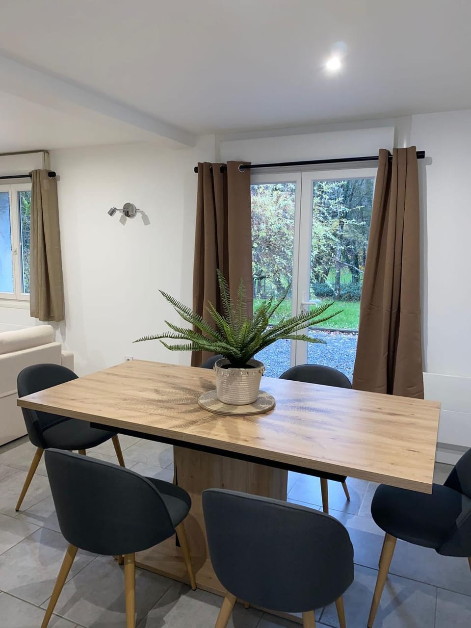 Seating area, Dining area