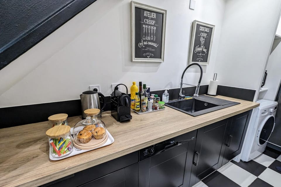 Coffee/tea facilities, Food and drinks, dishwasher, washing machine, kitchen