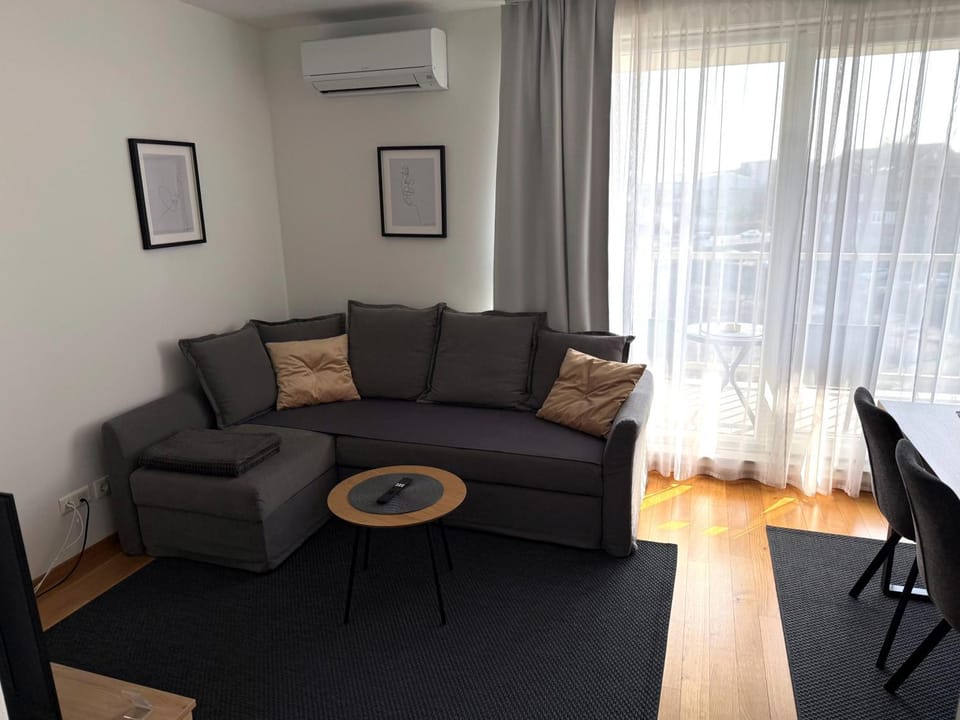 Balcony/Terrace, Living room, Seating area, air conditioner