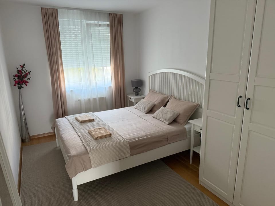Bed, Bedroom, wardrobe