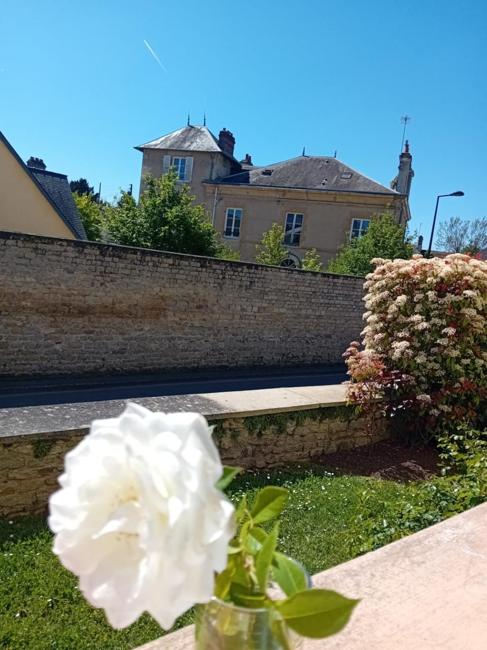 T2 Cosy autonome h24 Parking privé attenant TV 165cm Netflix wi-fi au Rez-de-chaussée Apartment in Alençon
