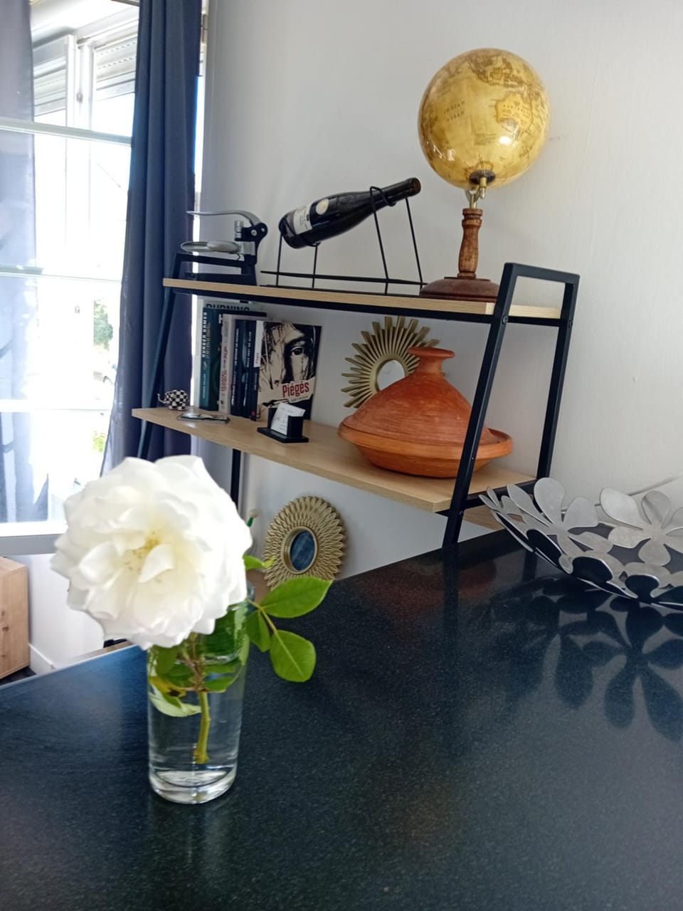 T2 Cosy autonome h24 Parking privé attenant TV 165cm Netflix wi-fi au Rez-de-chaussée Apartment in Alençon