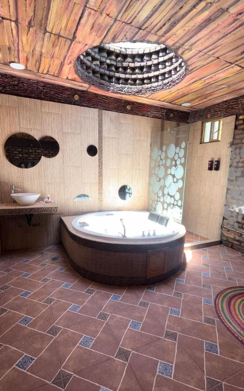 Hot Tub, Bathroom, Photo of the whole room, Bedroom, Bath