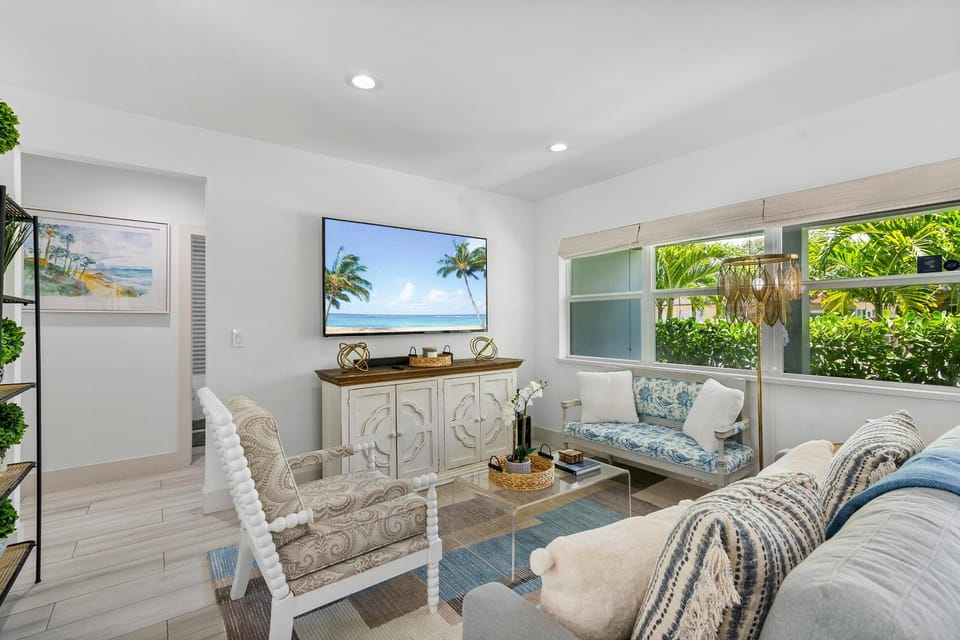 Elegant 3BR w Pool Near Downtown WPB House in West Palm Beach