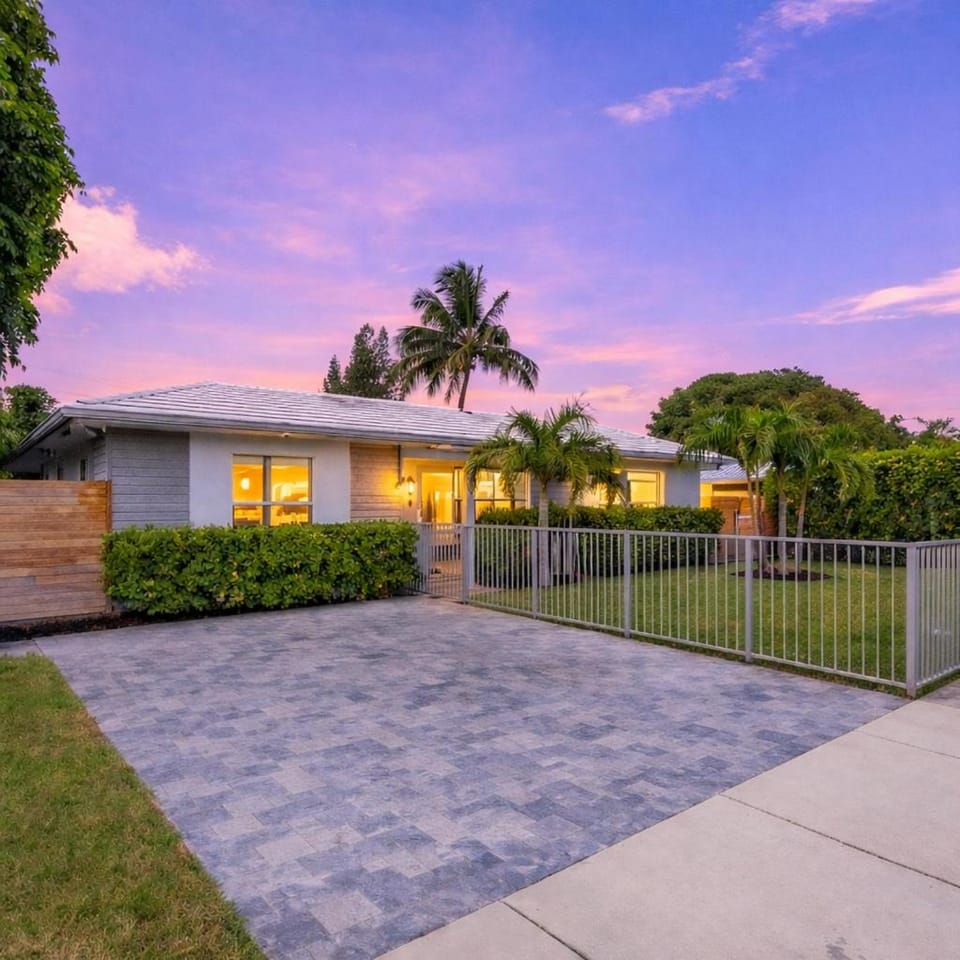 Elegant 3BR w Pool Near Downtown WPB House in West Palm Beach