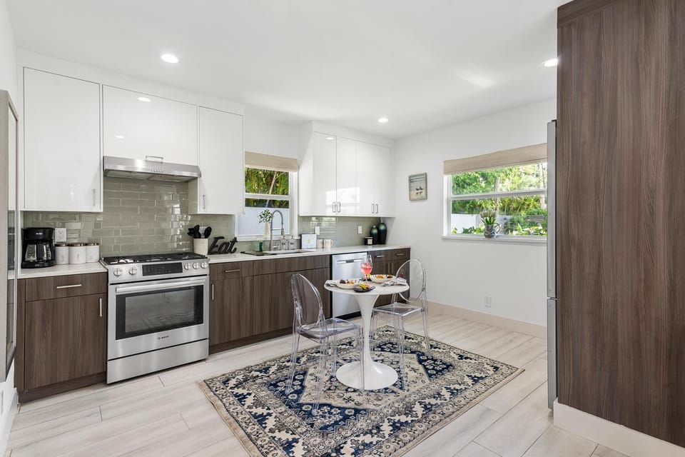 Spacious 3BR Pool Home, Downtown WPB - Groups House in West Palm Beach