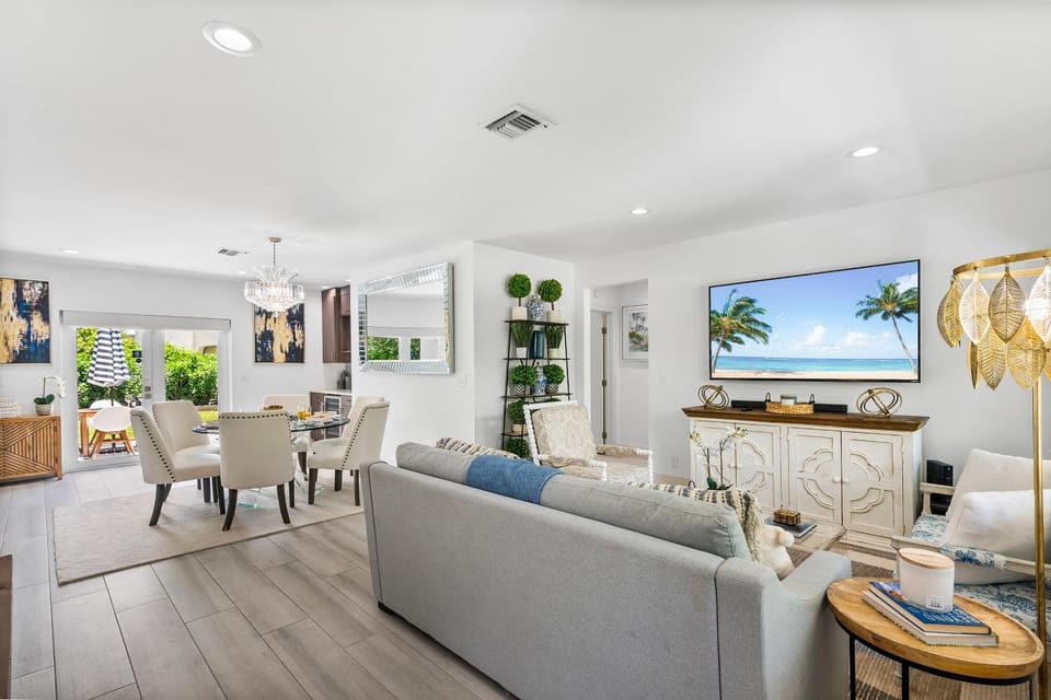 Spacious 3BR Pool Home, Downtown WPB - Groups House in West Palm Beach