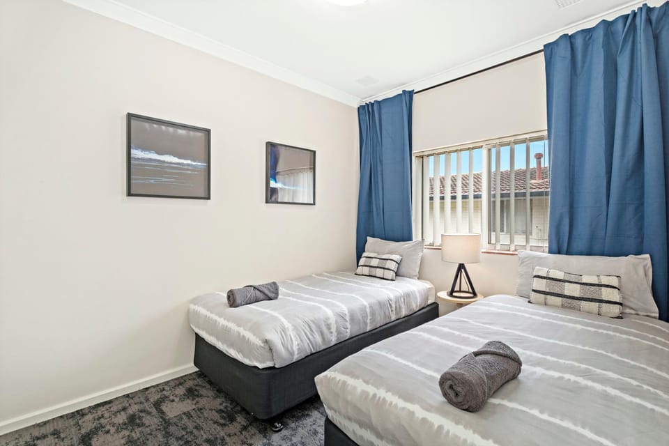 8 Cute Cunningham close to Subiaco - sleeps 4 Apartment in Perth