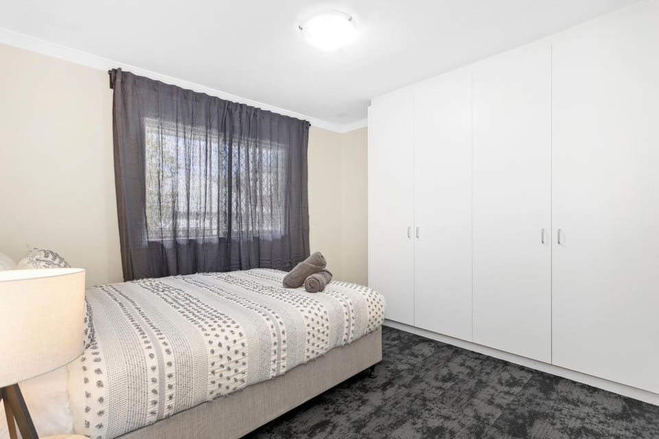 8 Cute Cunningham close to Subiaco - sleeps 4 Apartment in Perth