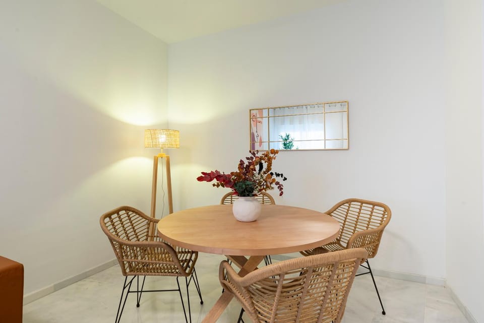 Seating area, Dining area, hair dresser