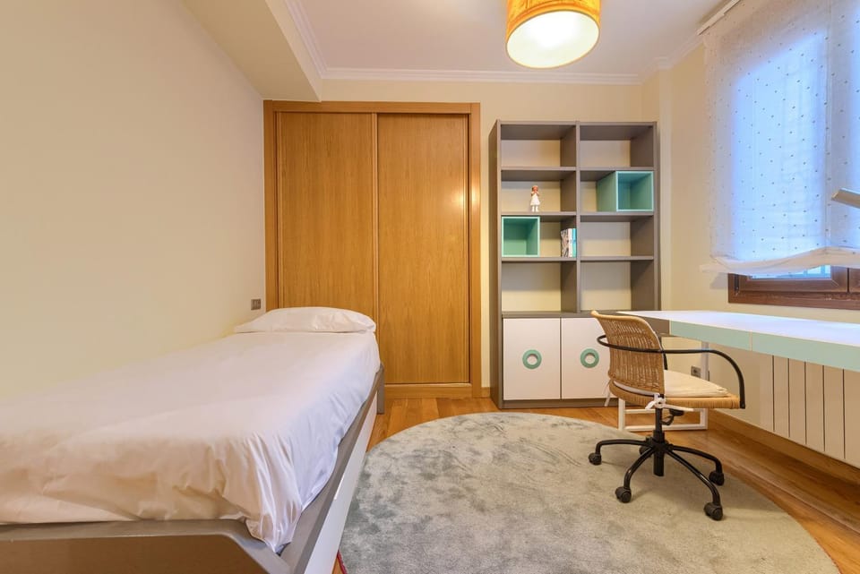 Encanto y Confort en Calle Epalza - Tu Familia en el Corazón de Bilbao Apartment in Bilbao