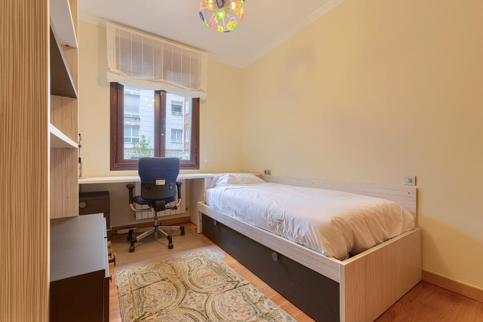 Encanto y Confort en Calle Epalza - Tu Familia en el Corazón de Bilbao Apartment in Bilbao