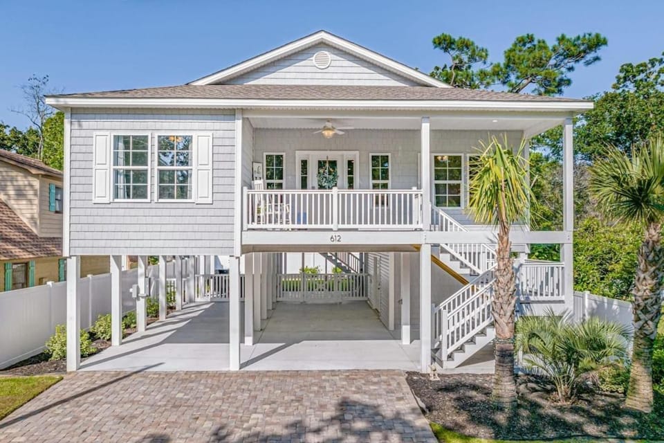 Charming Beach House Short Walk To Beach House in North Myrtle Beach