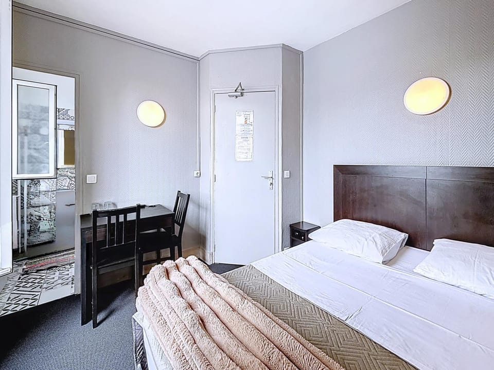 Bed, Photo of the whole room