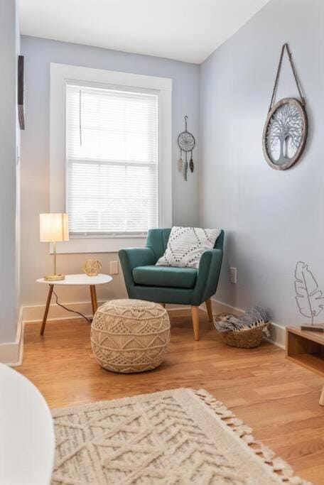 BOHO BUNGALOW - STEPS FROM HISTORIC DOWNTOWN APEX House in Apex
