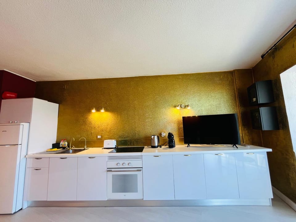 TV and multimedia, Kitchen or kitchenette