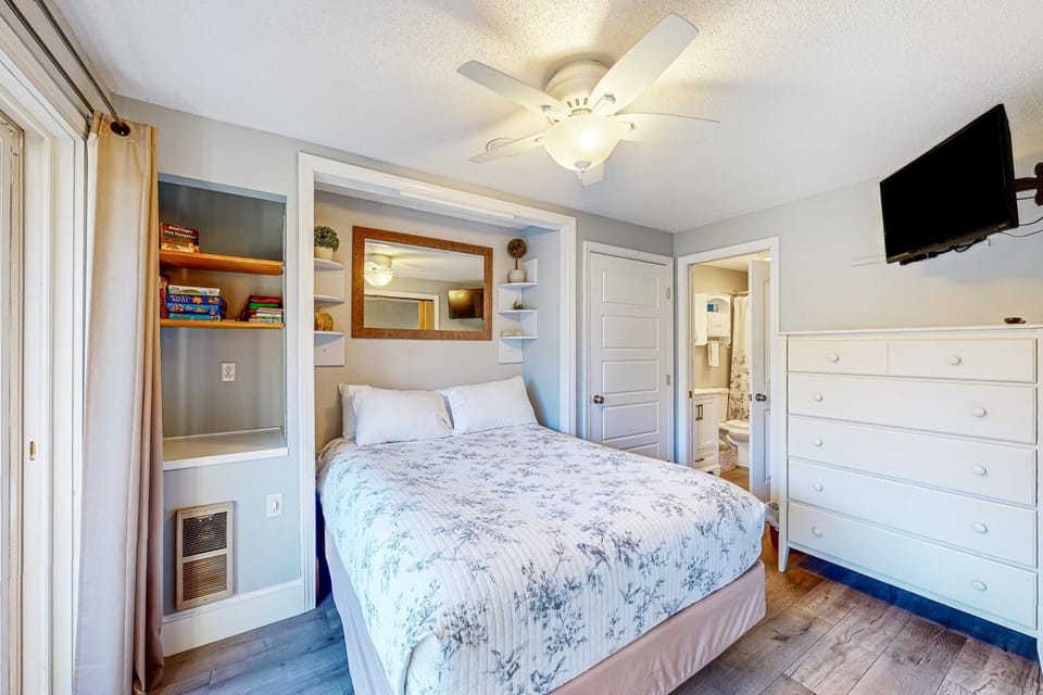 Misty Harbor Beach Retreat Apartment in Gilford
