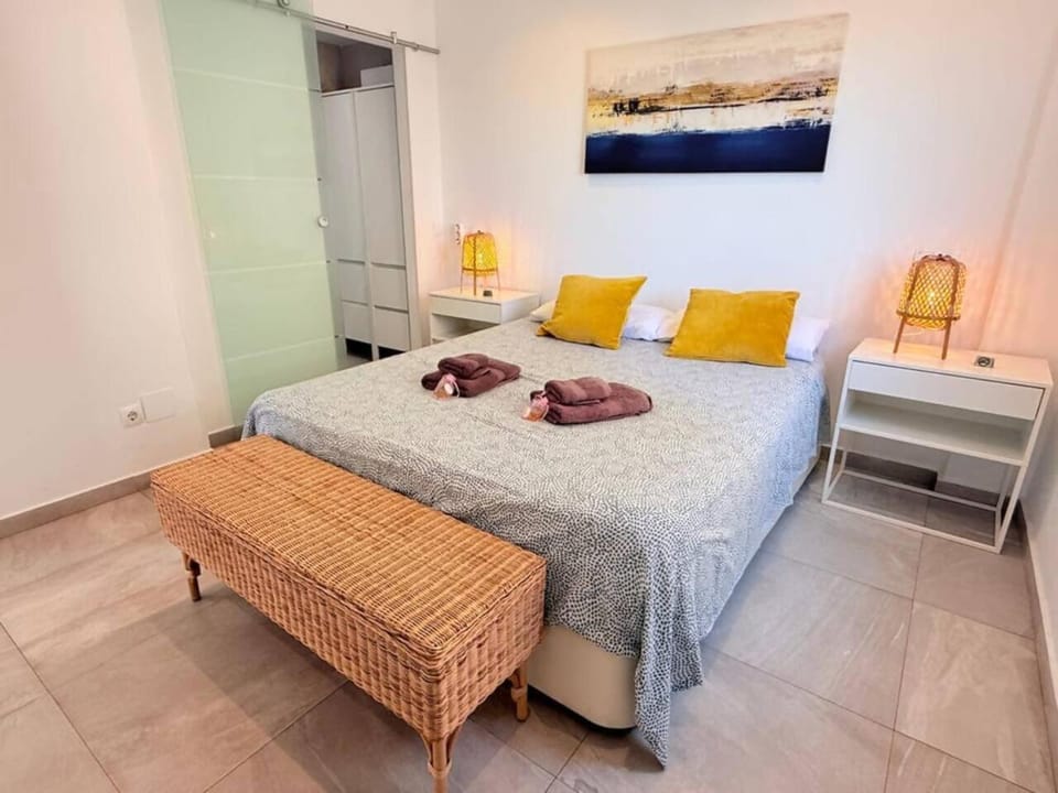 Modern 2BD Beach Apt in Los Boliches Apartment in Fuengirola