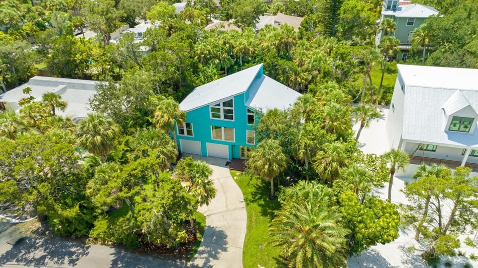Palm Paradise - Pet Friendly Home on Siesta Key w/ Large Heated Private Pool & Outdoor Area! House in Sarasota