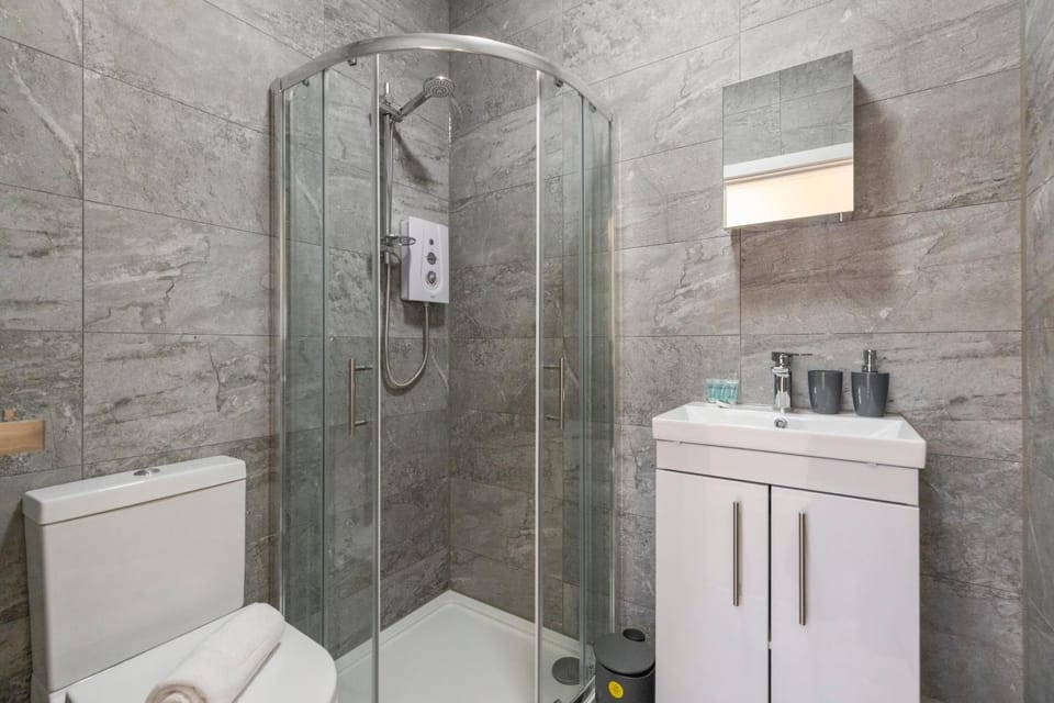Shower, Toilet, Bathroom