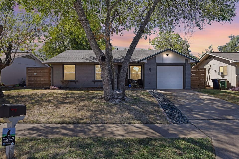 Austin Dunstan by Barclé House in Austin