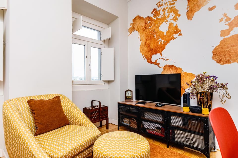 Communal lounge/ TV room, TV and multimedia, Living room, Seating area, Evening entertainment