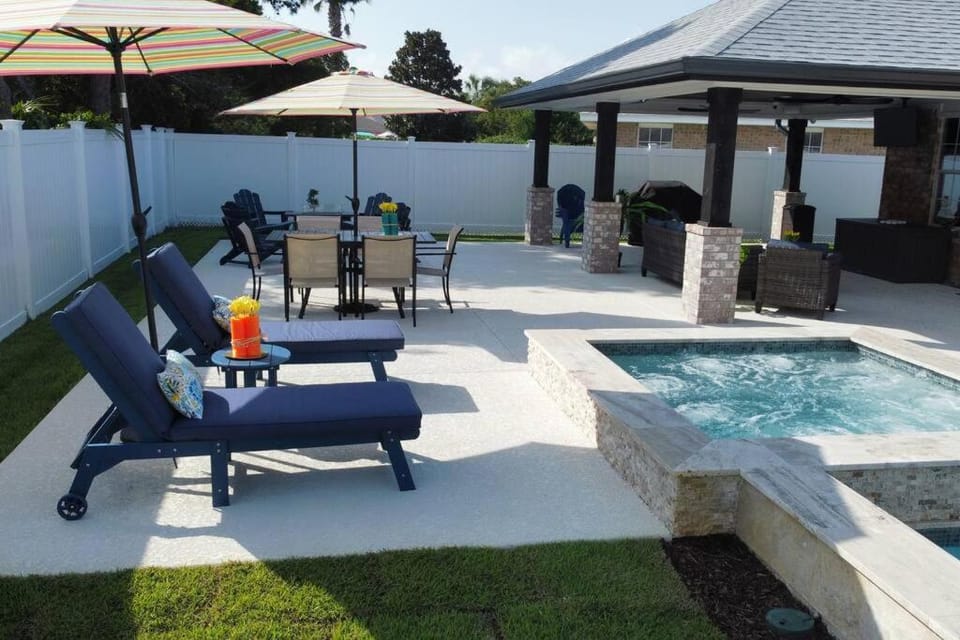 Patio, Hot Tub, Hot Tub, Spa and wellness centre/facilities, Pool view, Swimming pool, sunbed