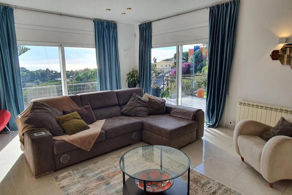 Opening Doors Premiá Dalt Amazing views w pool Chalet in Maresme