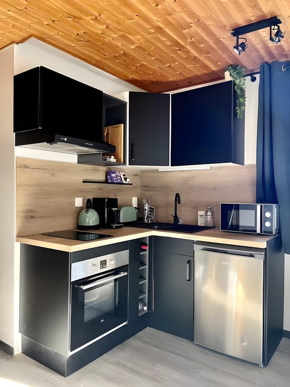 Kitchen or kitchenette, Living room