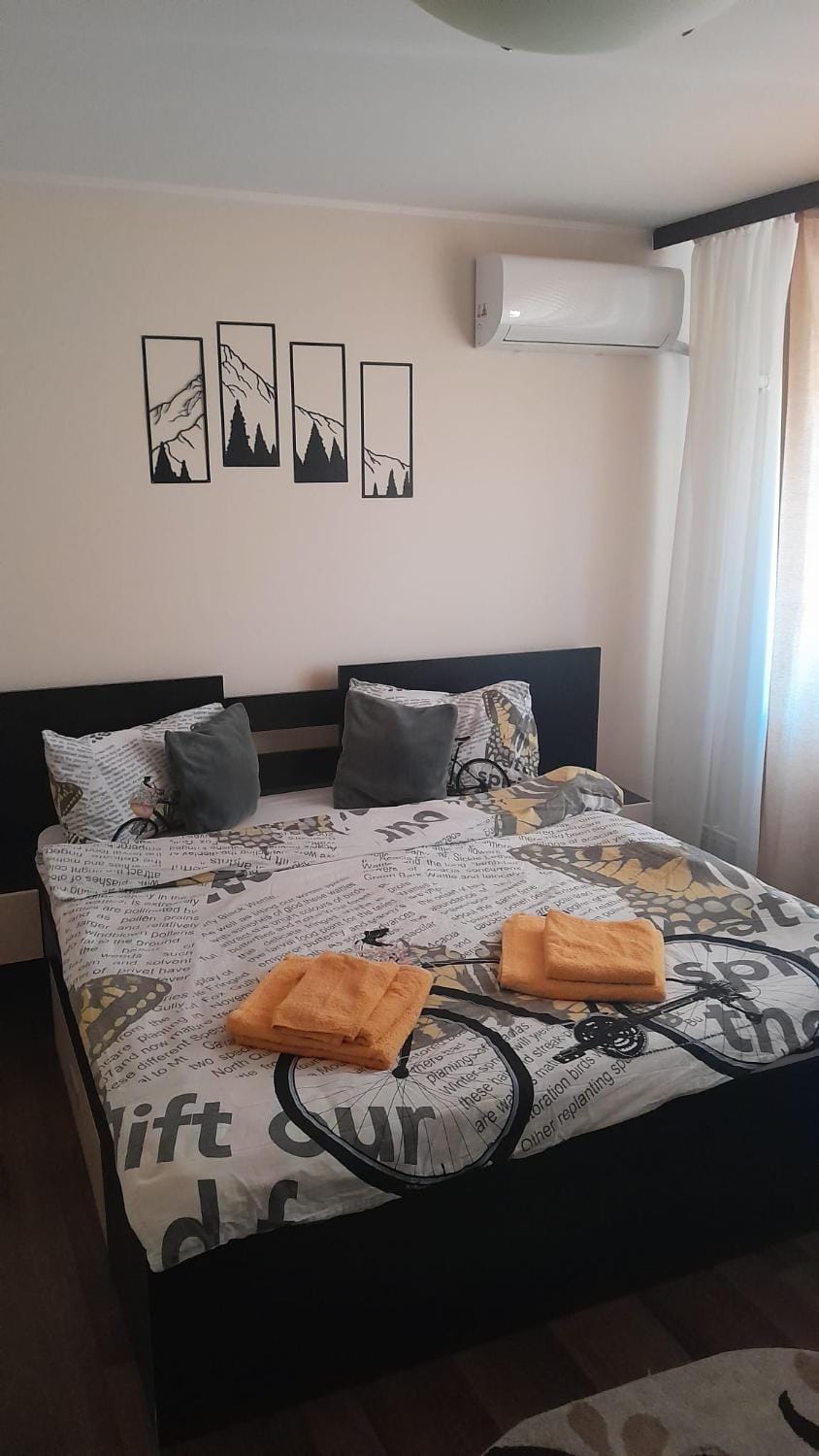 Apartament Red & Yellow Apartment in Romania