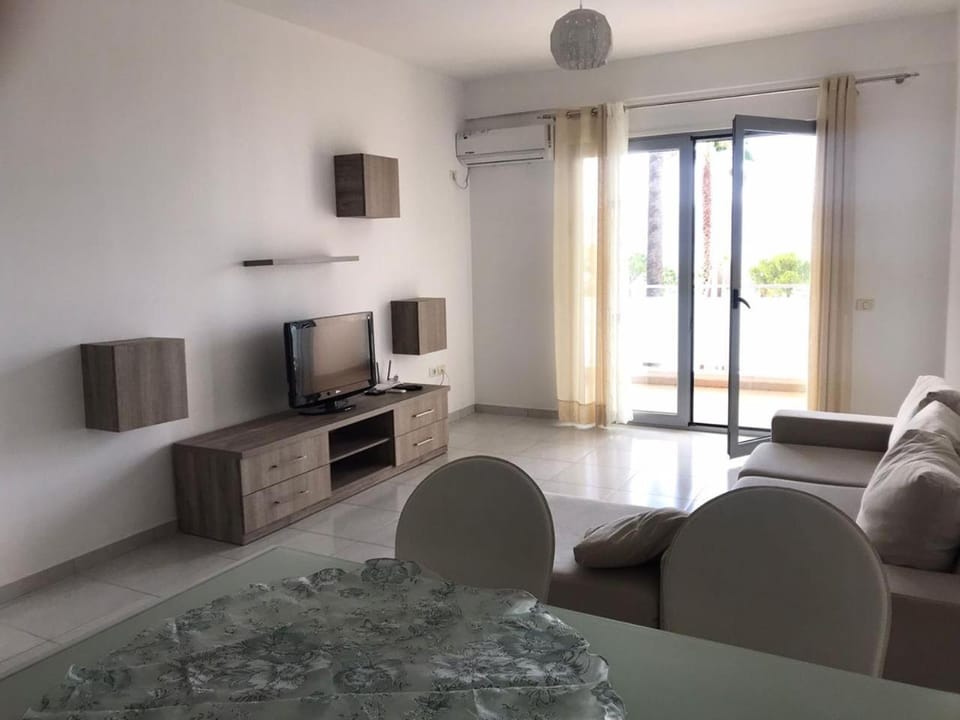 Sea Front Apartment Beach House Apartment in Vlorë
