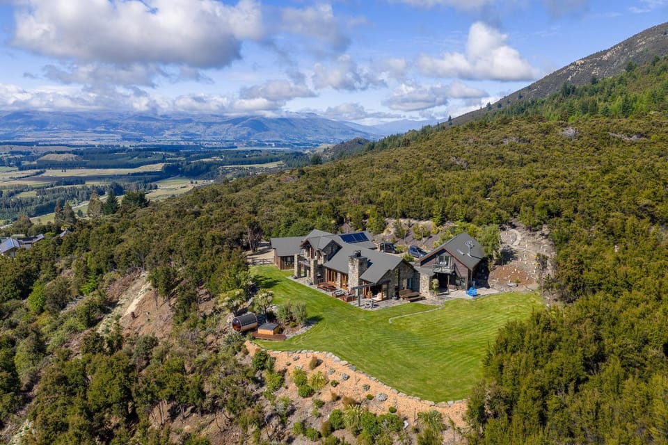 Lake Hawea View Villa in Otago