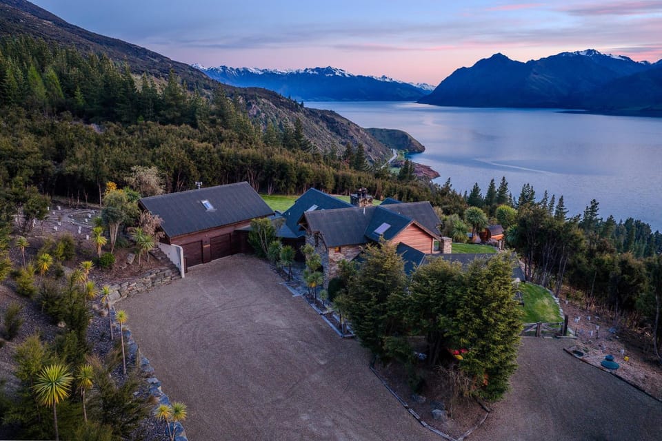 Lake Hawea View Villa in Otago