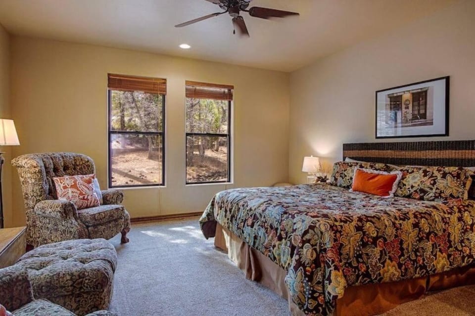 Torreon Family Cabin Large Decks and Open Floorplan Cabin in Show Low