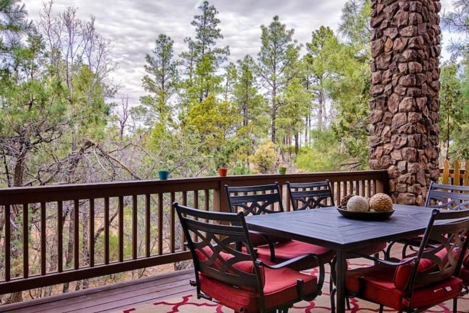 Torreon Family Cabin Large Decks and Open Floorplan Cabin in Show Low