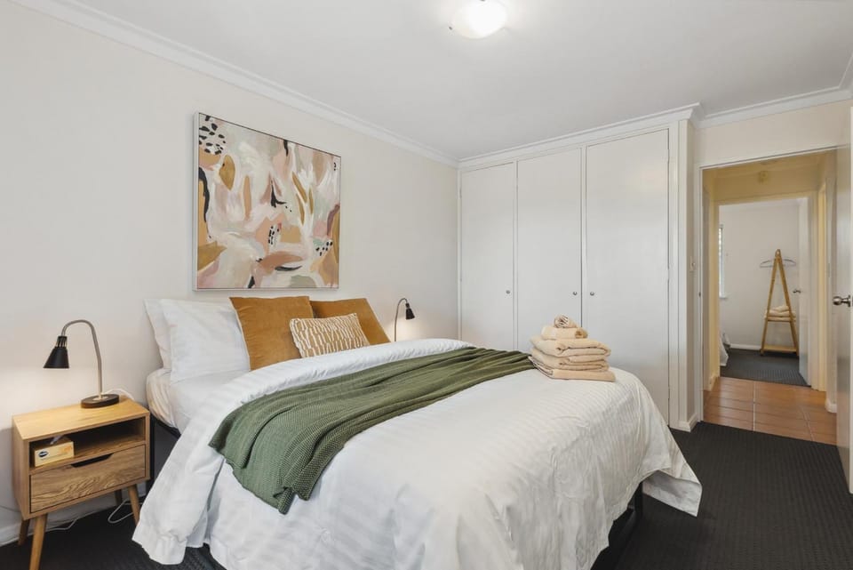 Kitchen or kitchenette, Bedroom