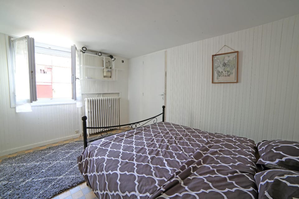 Bed, Photo of the whole room, internet