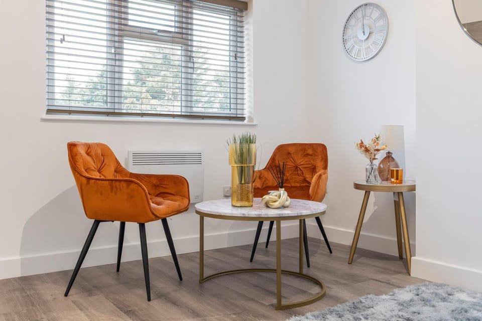 Living room, Seating area, Dining area, internet