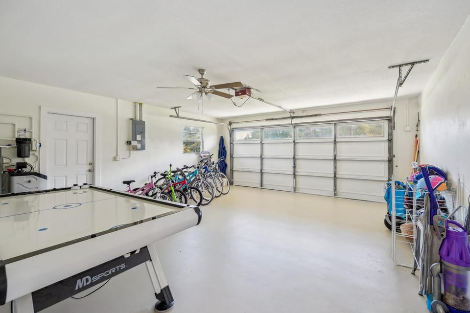 Bikes, Yard & Fire Pit at Upscale Lecanto Home! House in Lecanto