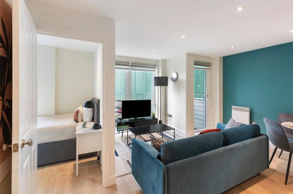 Sleek and Modern 2-BR 1 mile to Borough Market Apartment in London Borough of Southwark