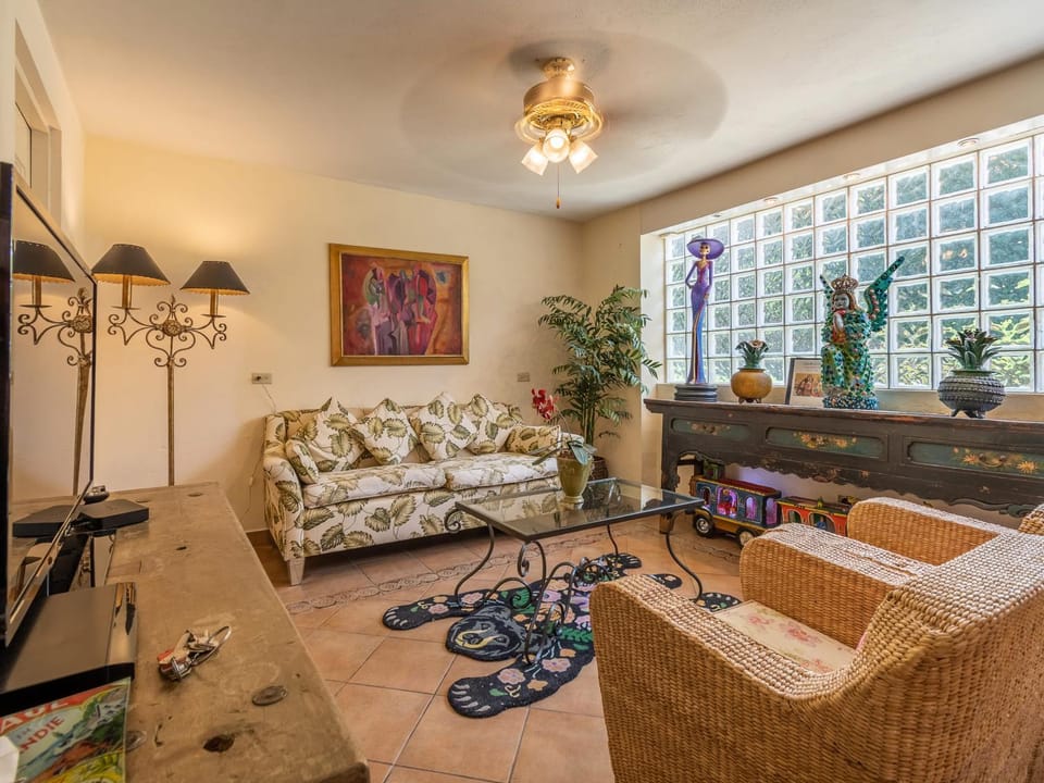 Living room, Seating area, Entertainment