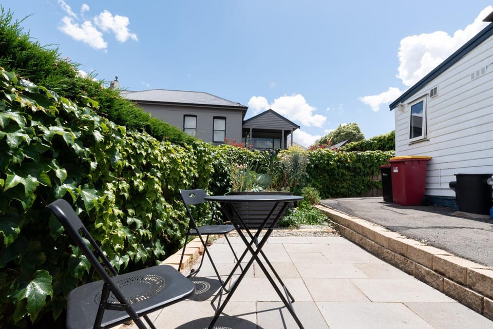 Charming Inner City Stay with parking & wifi House in Launceston