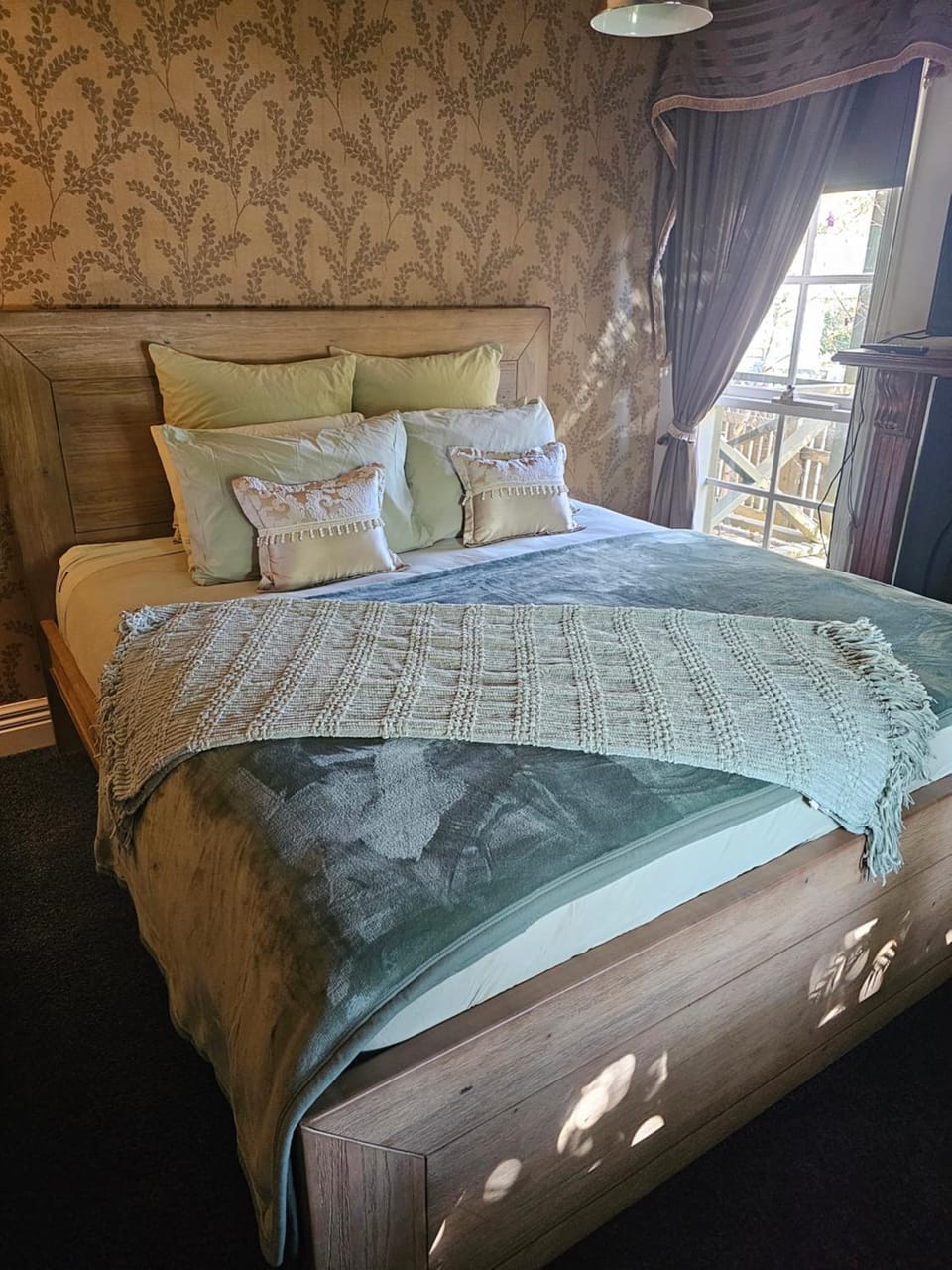 Bonnie's by Lake Daylesford House in Daylesford