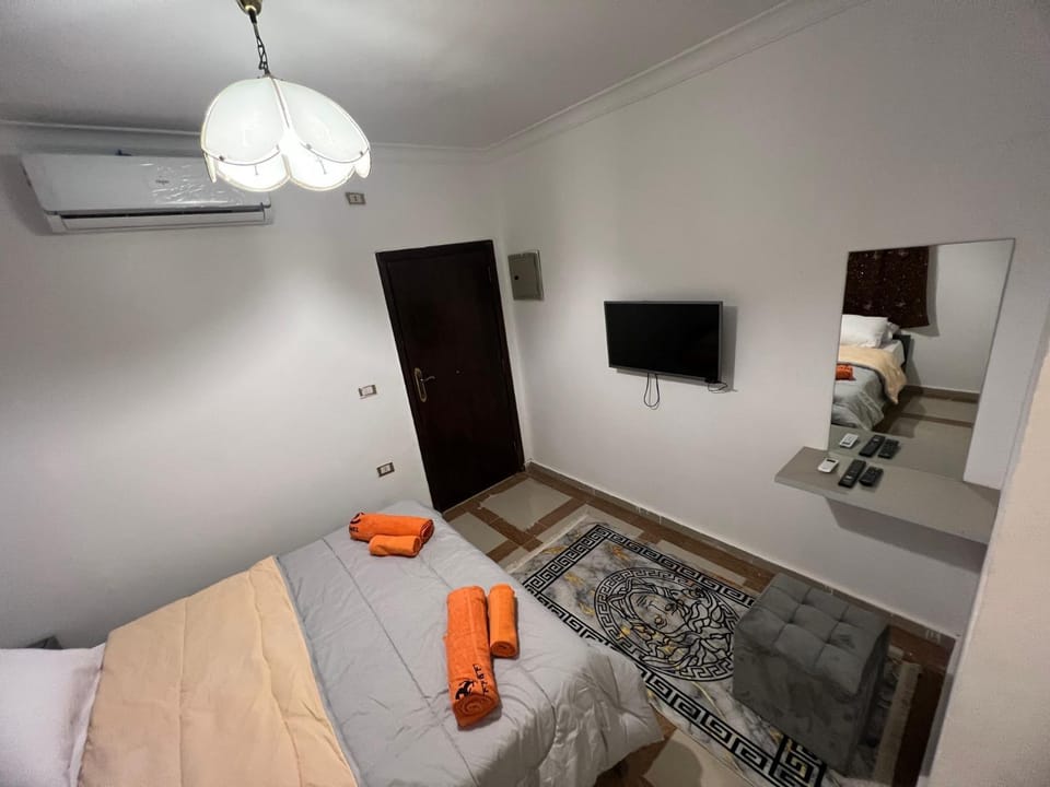 Bed, TV and multimedia, Bedroom, towels, air conditioner