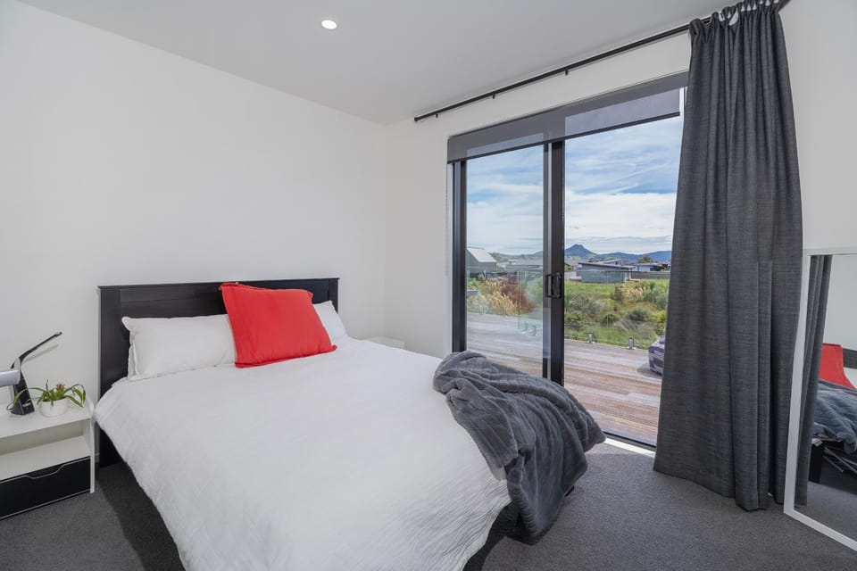 Hosts on the Coast - Leighs' Luxury Retreat House in Auckland Region
