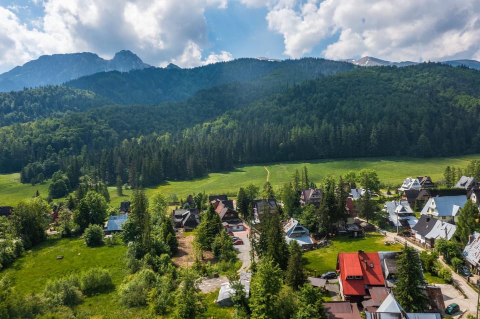 Pokoje z widokiem na góry i Prywatny Domek z zadaszoną altaną - grillem i ogniskiem. Vacation rental in Zakopane